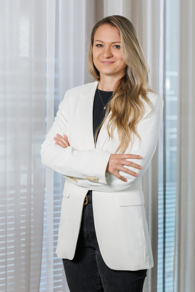 uc_stacked_images_elementor_d420abe_item4